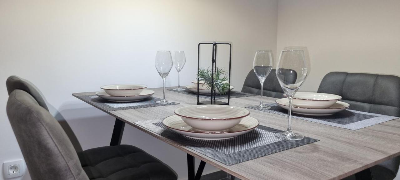 Qr Apartment For Family, Couples, And Friends Stay In Rijeka Ngoại thất bức ảnh